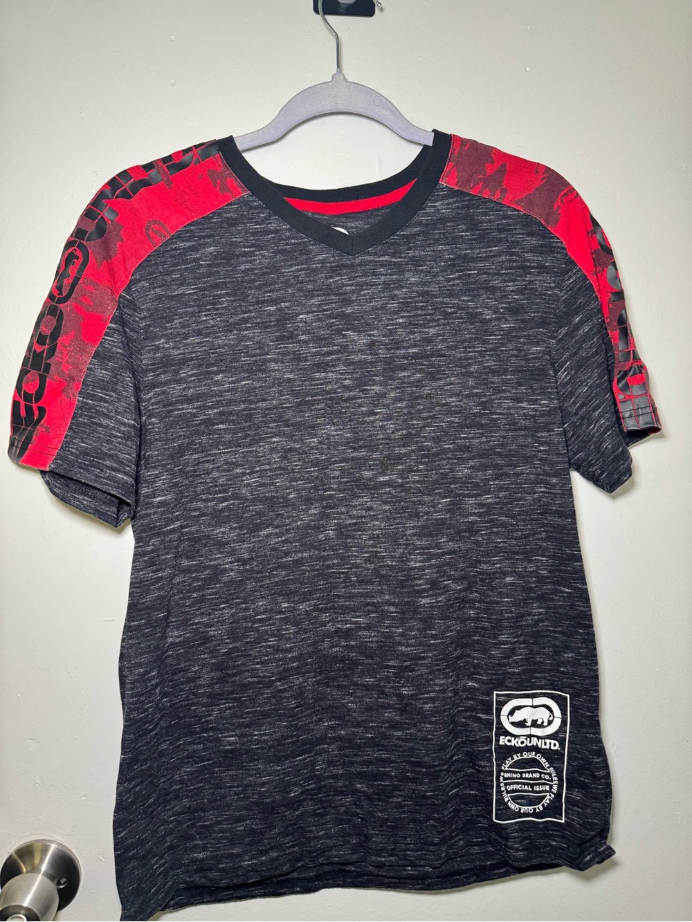 Echo Men's Charcoal Heather V‑Neck Tee with Red Camo Shoulder Panels
